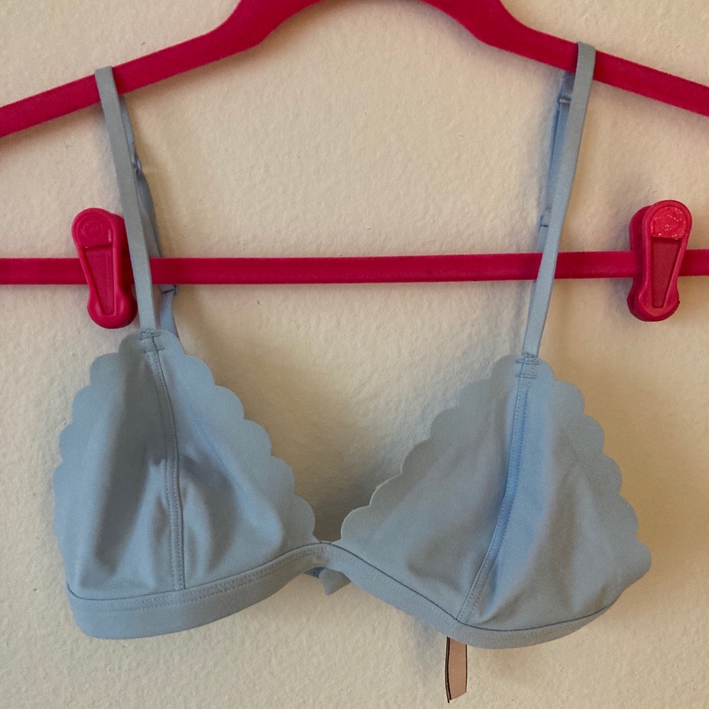 Scalloped Victoria’s Secret bralette